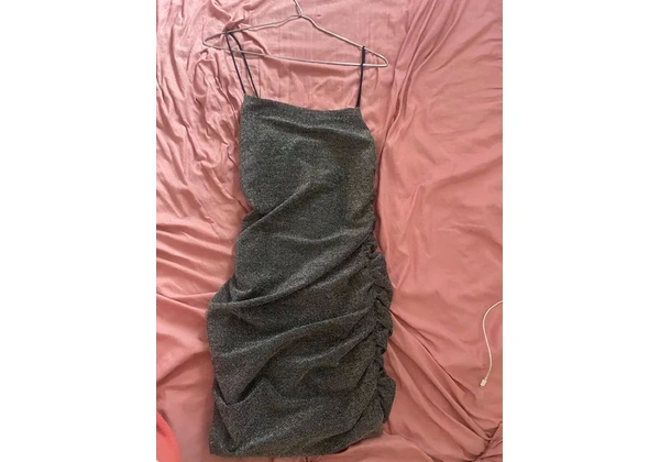 Vestido brilhoso da shein