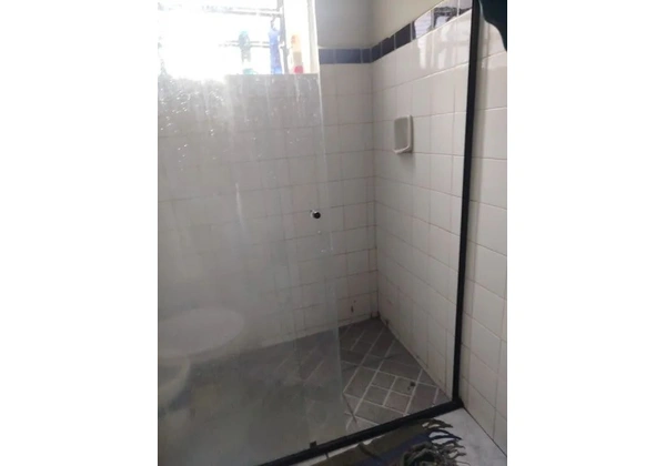 Vendo Box de banheiro