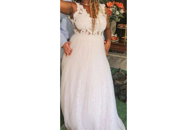 Vestido de noiva branco com renda