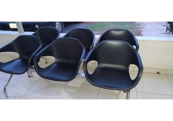 Cadeiras Longarinas semi-novas com 2 e 3 lugares