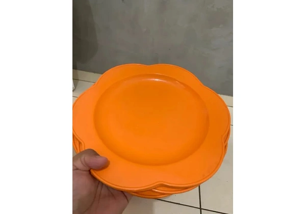 6 pratos de plástico em formato de flor laranja