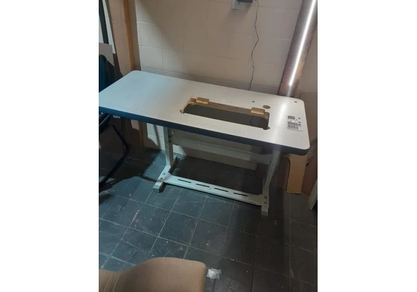 Mesa de máquina de costura industrial