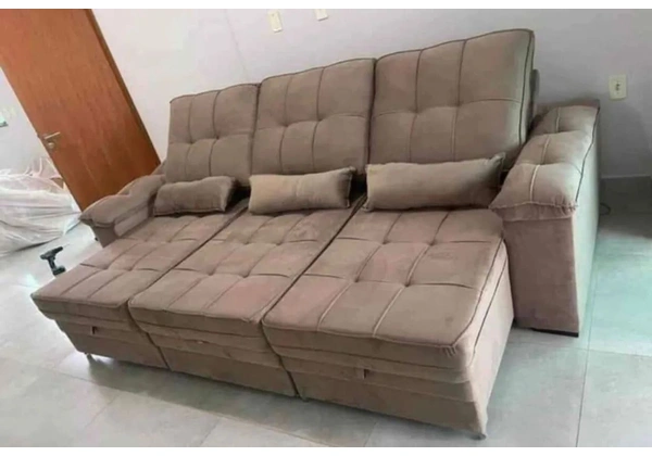Sofá retrátil reclinável bege