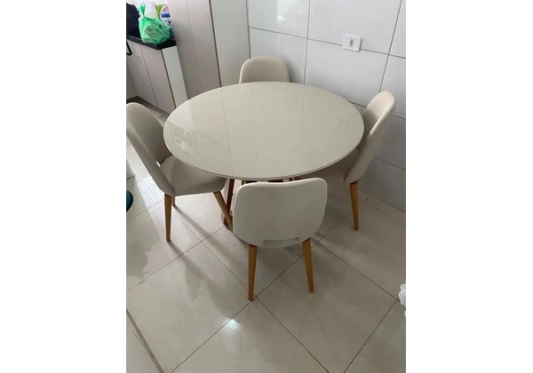 Mesa de Jantar Branca com Tampo de Vidro