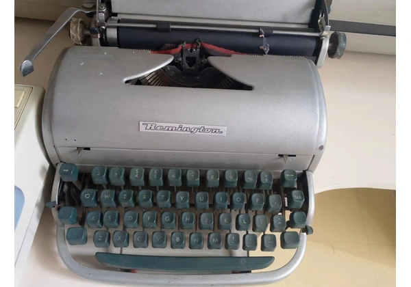 Máquina de escrever Remington antiga