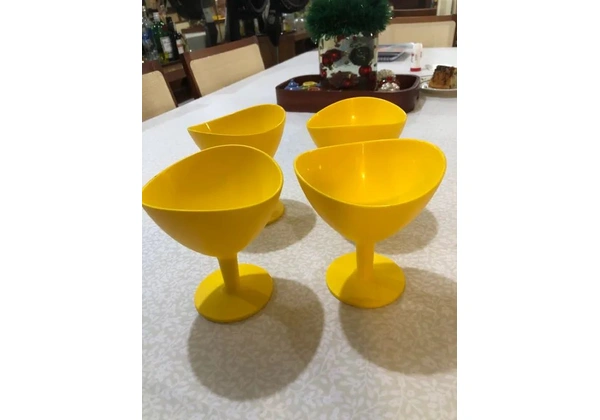 Taças plásticas para sobremesa