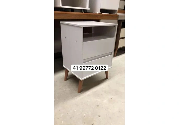 Criado mudo / mesa de cabeceira