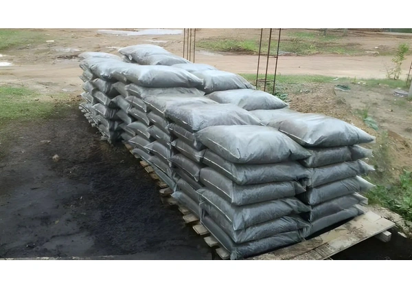 Terra Vegetal Adubada Pacote de 20kg Faço Entrega