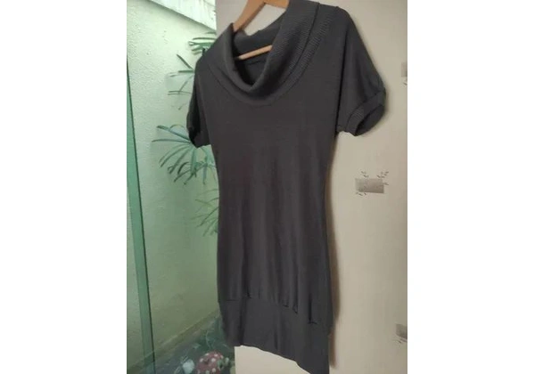 VESTLEGGING poliamida Tam P (42) 50, 00Linha fina cinza Altura 78cm