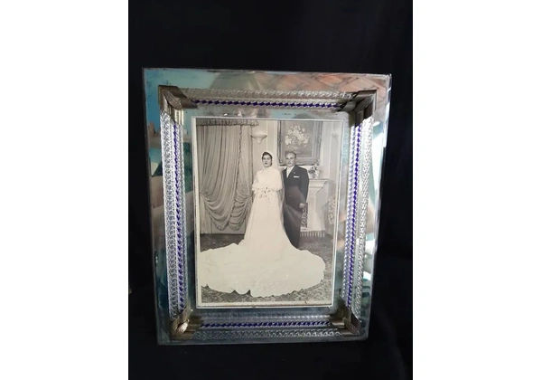 Porta Retrato espelhado antigo com moldura em prata