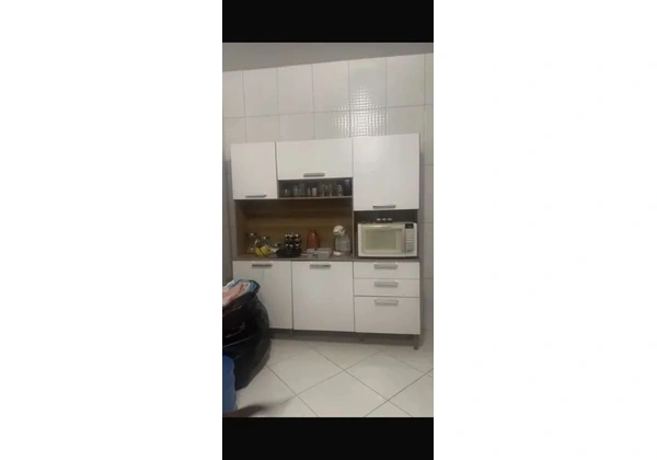 Armário (poucas marcas de uso)