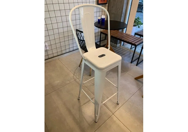 Vendo banqueta em metal da Tok & Stock