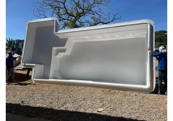 Piscina de 7 metros com material hidráulico incluso