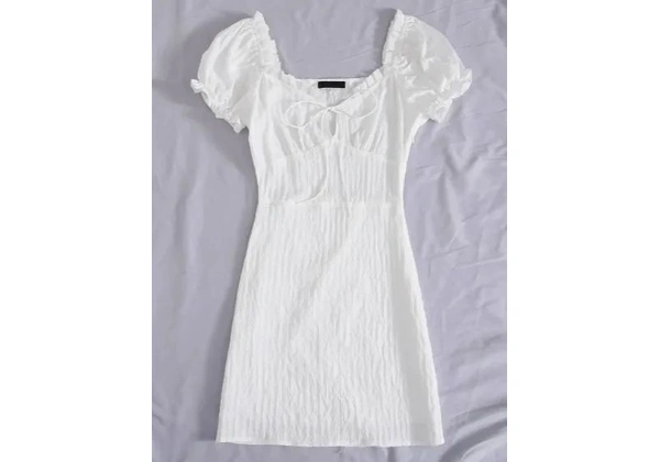 vestido branco babados
