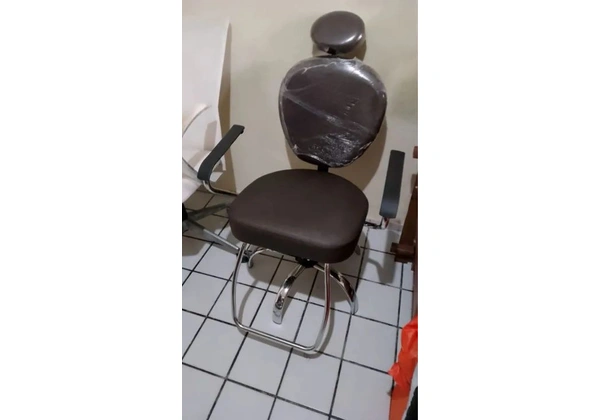 Cadeira reclinável e giratória