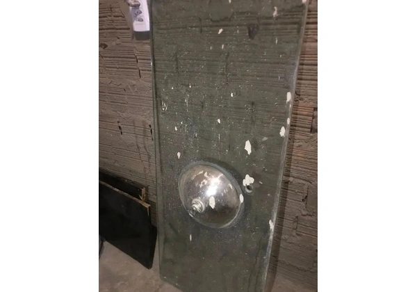 Pia box, para banheiro, está em perfeito estado, um pouco suja mais é só lavar que sai