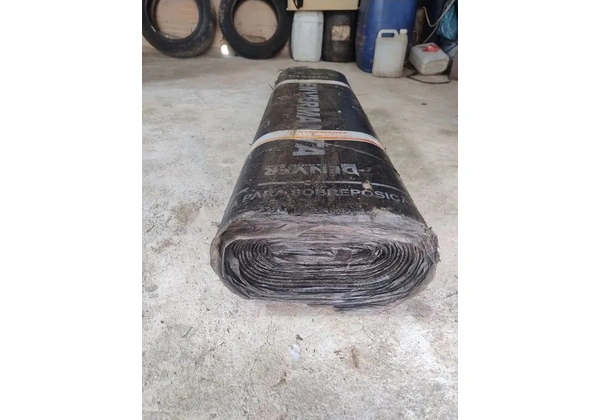 Manta asfáltica e tubo PVC