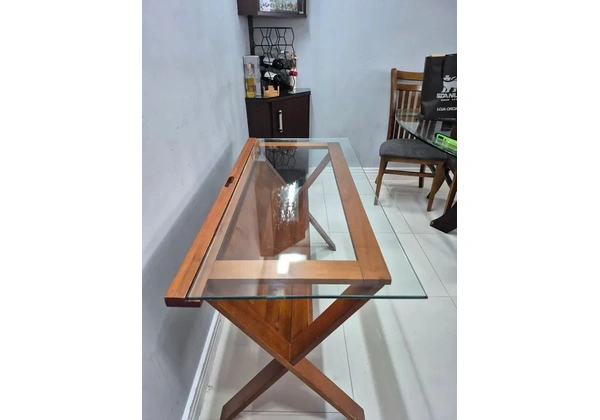 Mesa de Vidro (meu móvel de madeira) - Versátil e Elegante