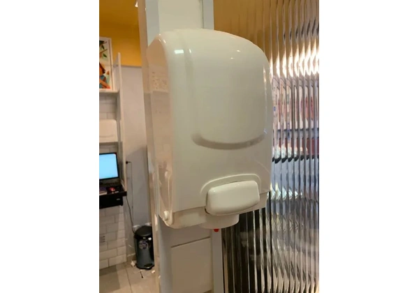 Vendo dispenser para álcool e para papel toalha
