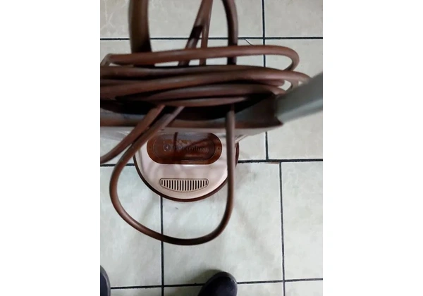 Enceradeira Eletrolux antiga funcionando em bom estado.