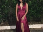 Vestido longo vermelho com fenda para casamento ou formatura