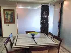 Mesa quadrada de mármore com 06 cadeiras