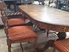 Mesa e seis cadeiras tudo em madeira maciça