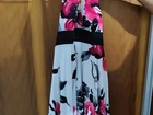 Vestido florido curto plissado