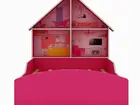 Cama casinha muito nova.