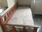 Sofá cama de madeira com 2 camas
