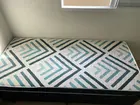 Base de cama Box solteiro e colchão