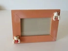 Porta retrato infantil em madeira com ursinhas. 10x15 cm