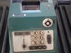 Calculadora mecânica antiga