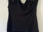 Blusa feminina de pedrinhas no ombro