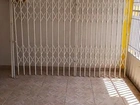 Grade sanfonada 1, 80 m de altura por 2 m de largura para janelão