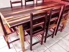 Mesas e cadeiras