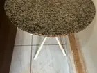 Mesa redonda com tampo granito