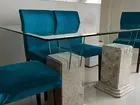 Linda mesa base de mármore e tampo de vidro