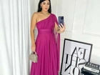 Vestido na cor fúcsia, veste até o 42