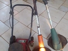 3 máquinas de cortar grama com extensão