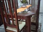 Mesa de jantar com tampo de vidro em angelim com 6 cadeiras almofadadas