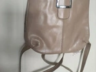 Mochila de couro feminina bege