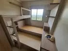 Tri Cama Planejada (Triliches) com baús de armazenamento.