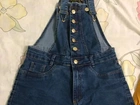 Jardineira jeans feminina