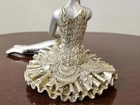 Bailarina sentada.