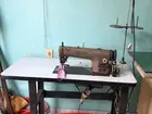 Máquina de custura em ótimo estado.