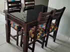 Mesa com cadeiras madeira maciça, tampo de vidro
