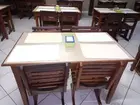 Conjunto de mesa e cadeiras