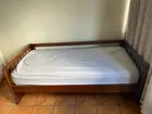 Vendo cama de solteiro/madeira maciça