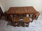 Mesa de Pinus com 6 bancos
